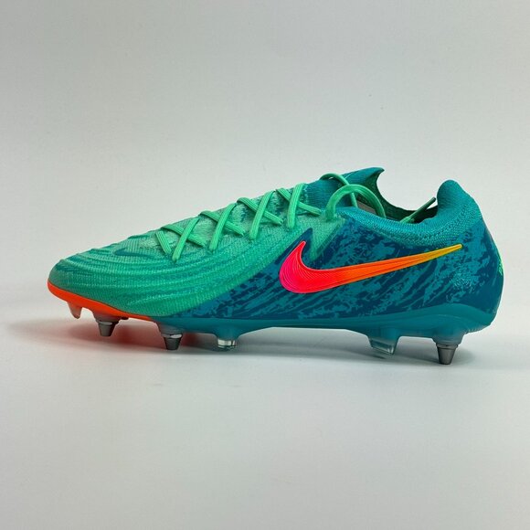 Athletic_Shoes